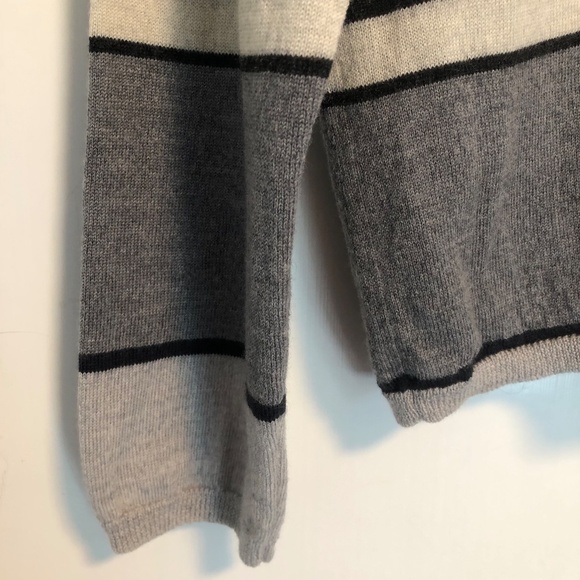 SOLD! Oscar de LA Renta 100% merino wool cardigan - Picture 7 of 9